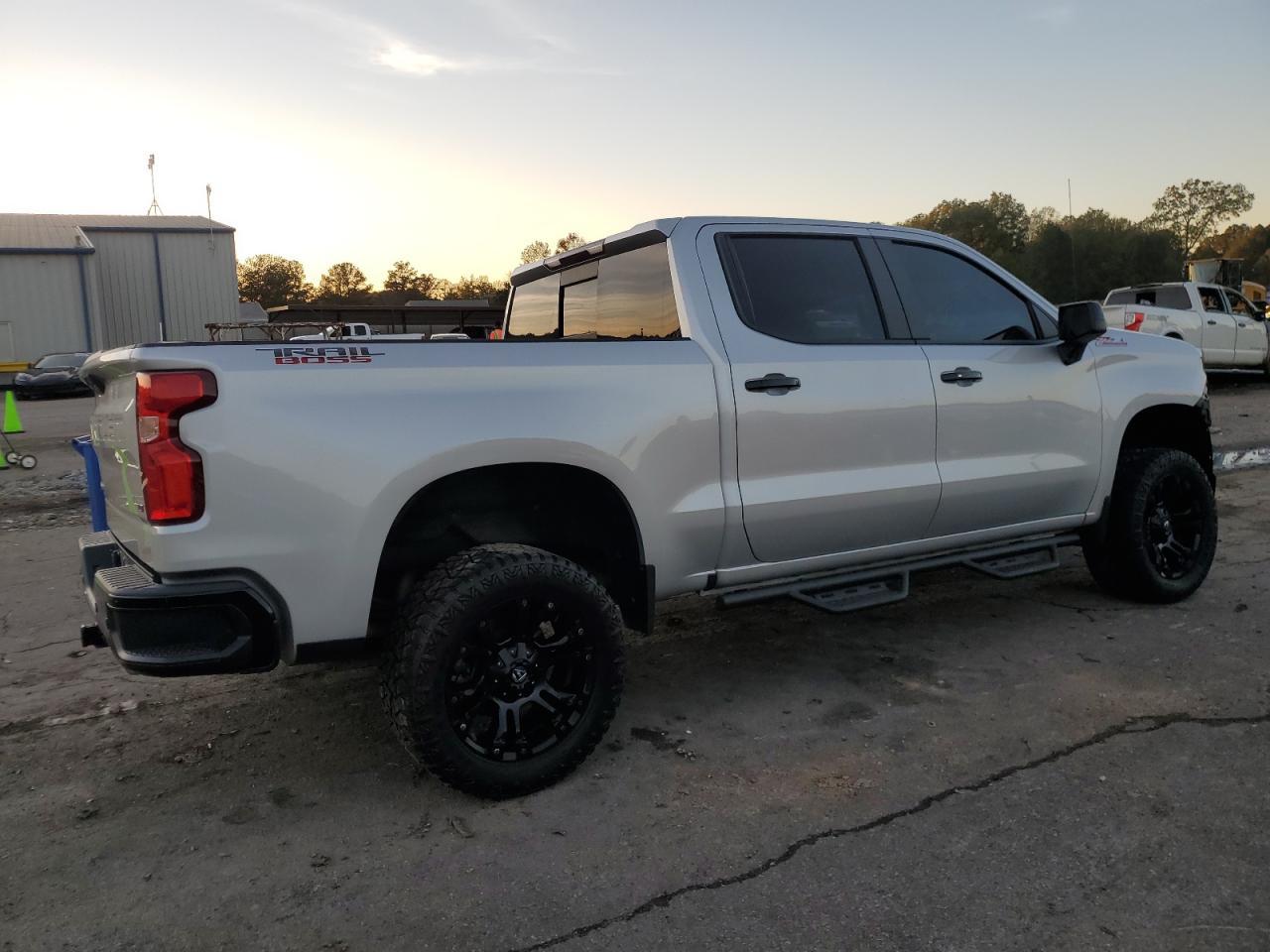 2021 CHEVROLET SILVERADO - Фото 3