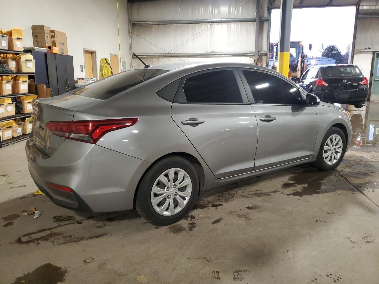 2021 HYUNDAI ACCENT SE - Фото 3