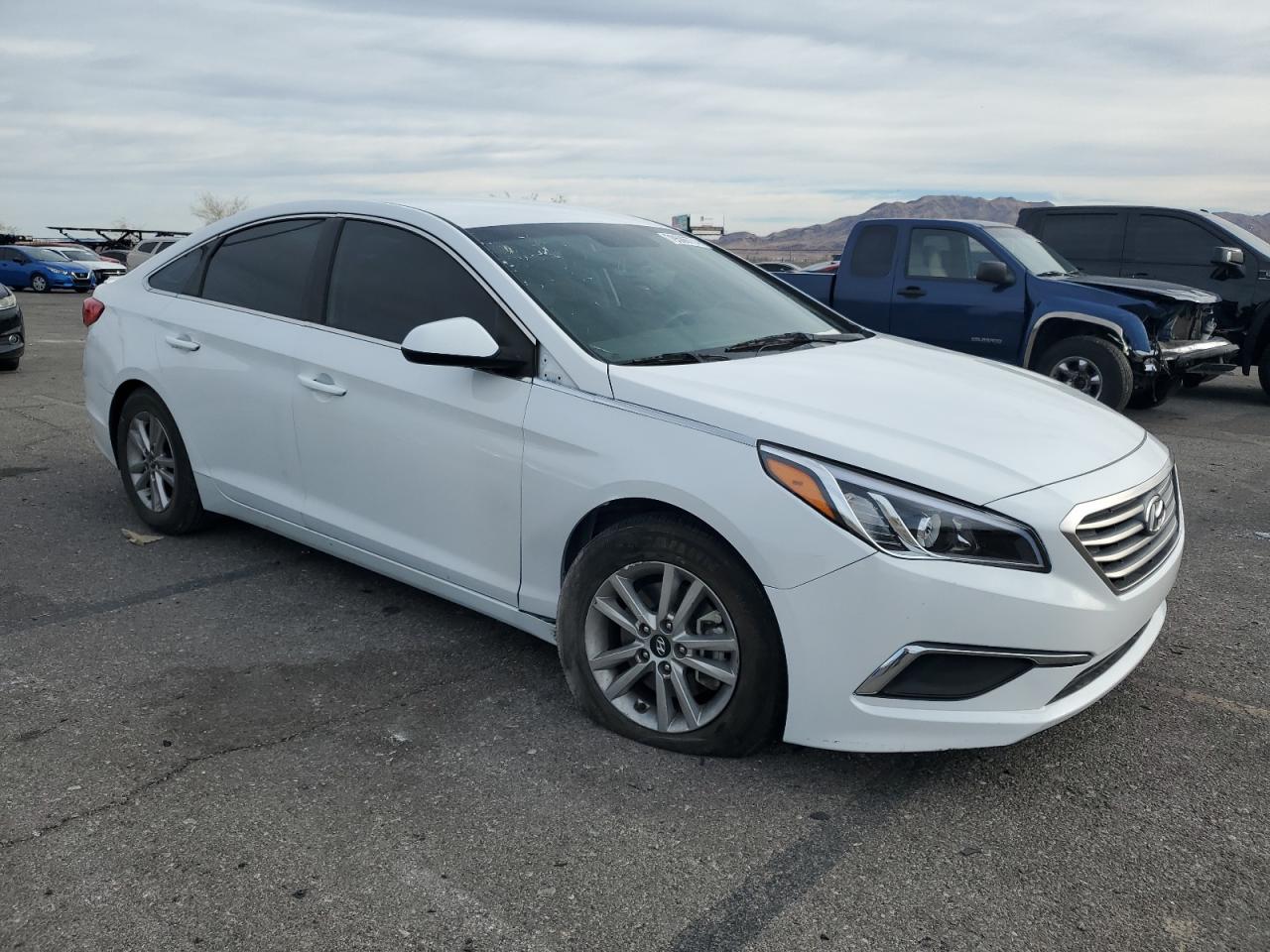 2017 HYUNDAI SONATA SE - Image 4