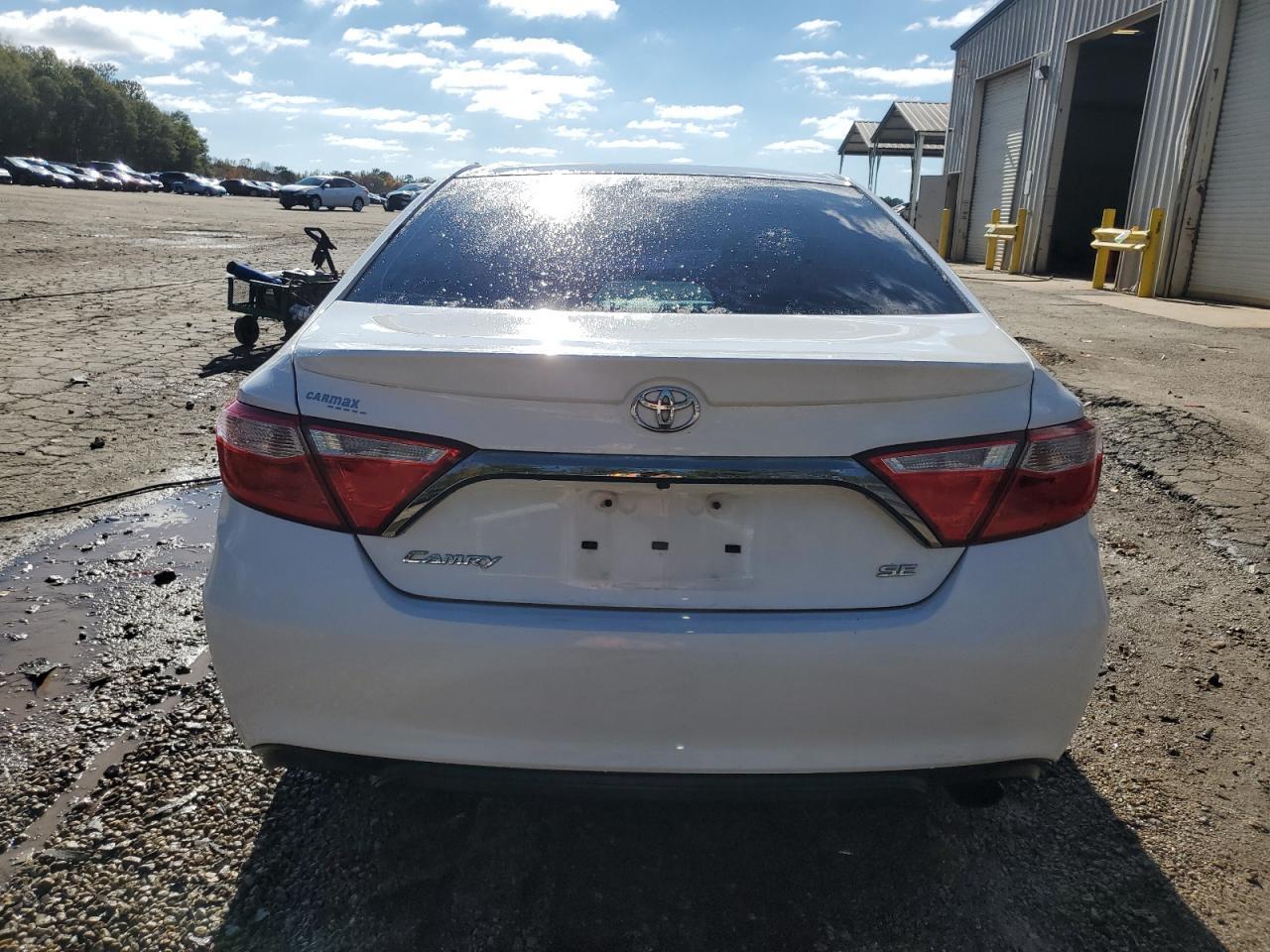 2015 TOYOTA CAMRY LE - Фото 6