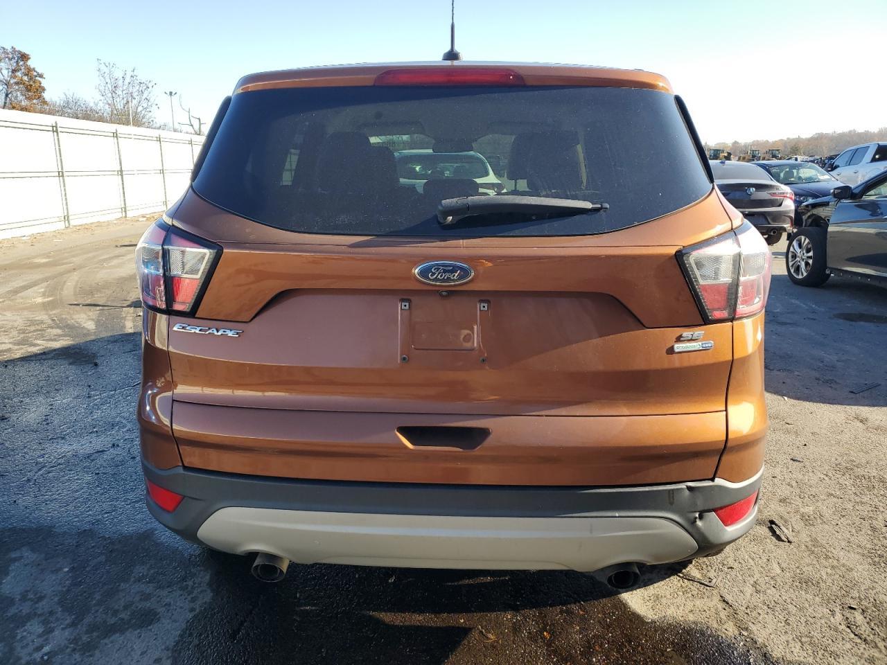 2017 FORD ESCAPE SE - Фото 6