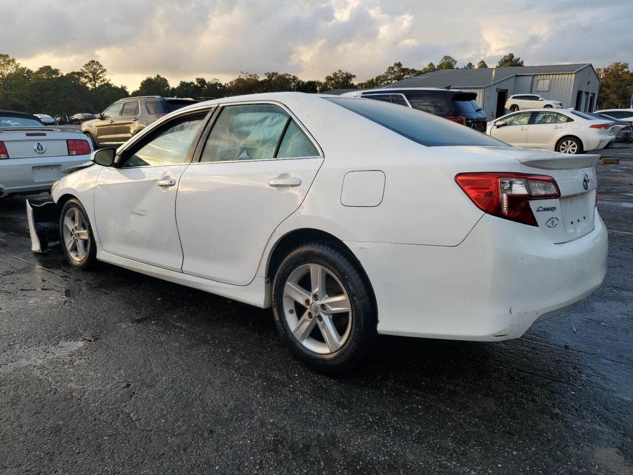 2014 TOYOTA CAMRY L - Image 2