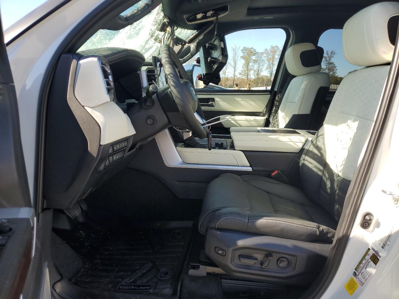 2024 TOYOTA SEQUOIA SR - Image 7