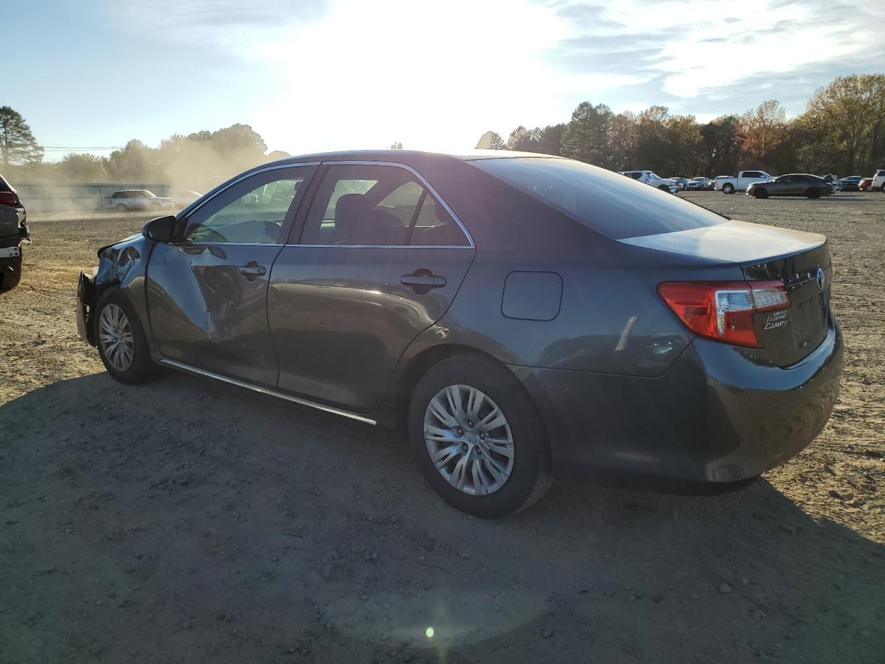 2013 TOYOTA CAMRY L - Фото 2