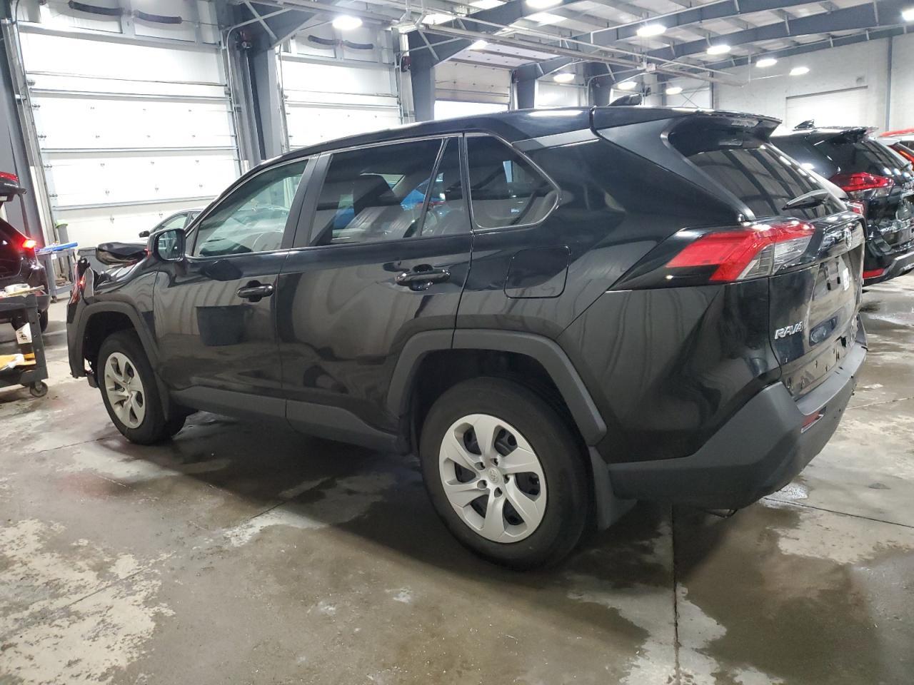 2023 TOYOTA RAV4 LE - Фото 2