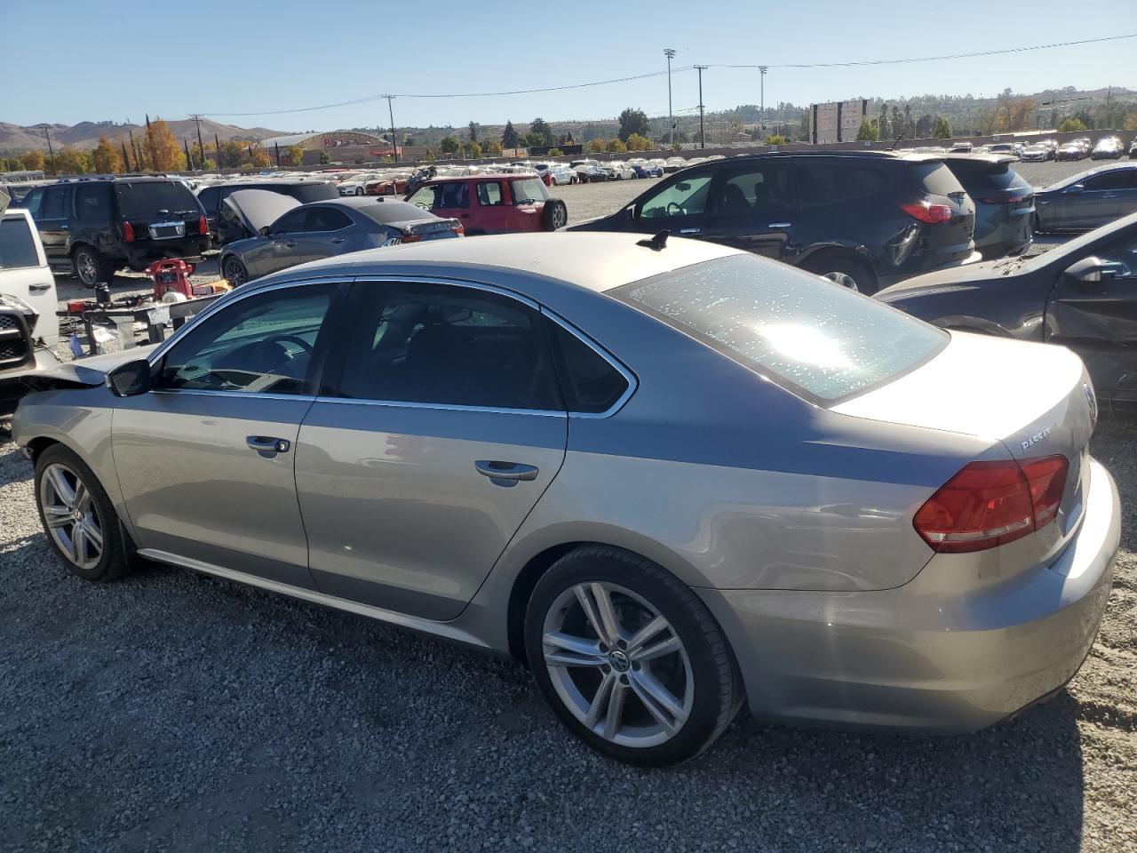 2014 VOLKSWAGEN PASSAT SE - Фото 2