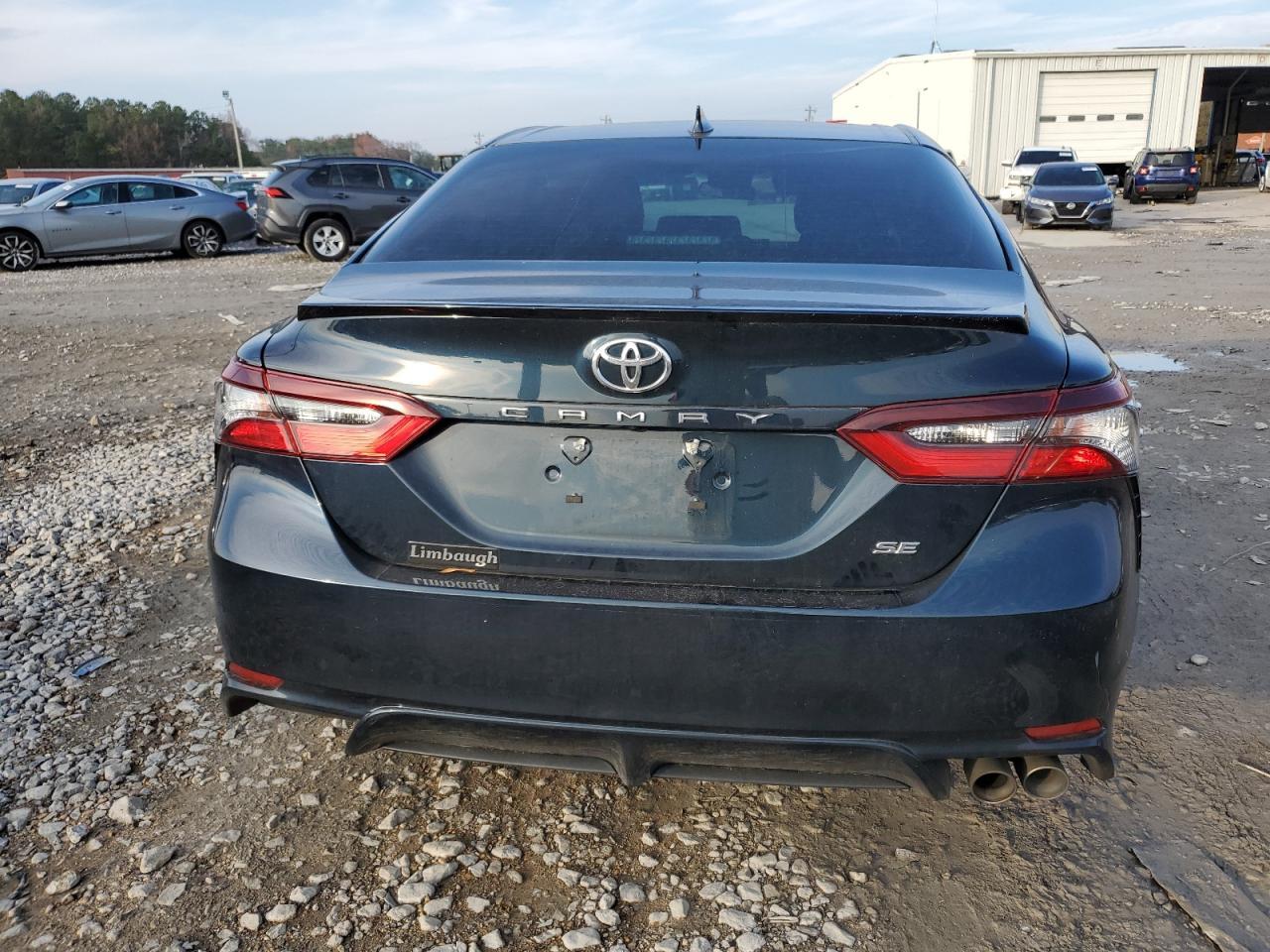 2021 TOYOTA CAMRY SE - Фото 6