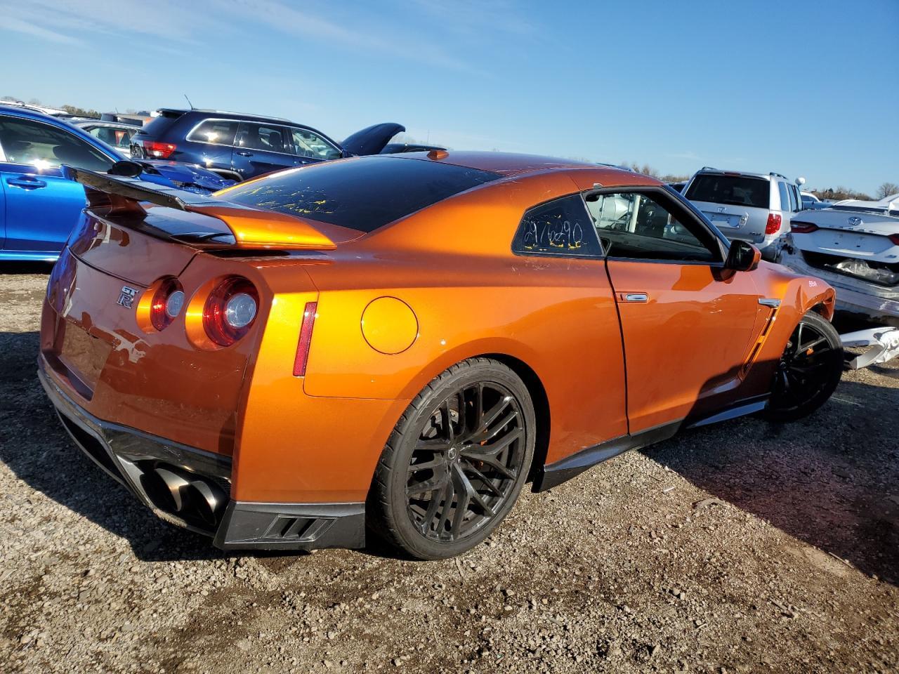 2017 NISSAN GT-R PREMI - Фото 3