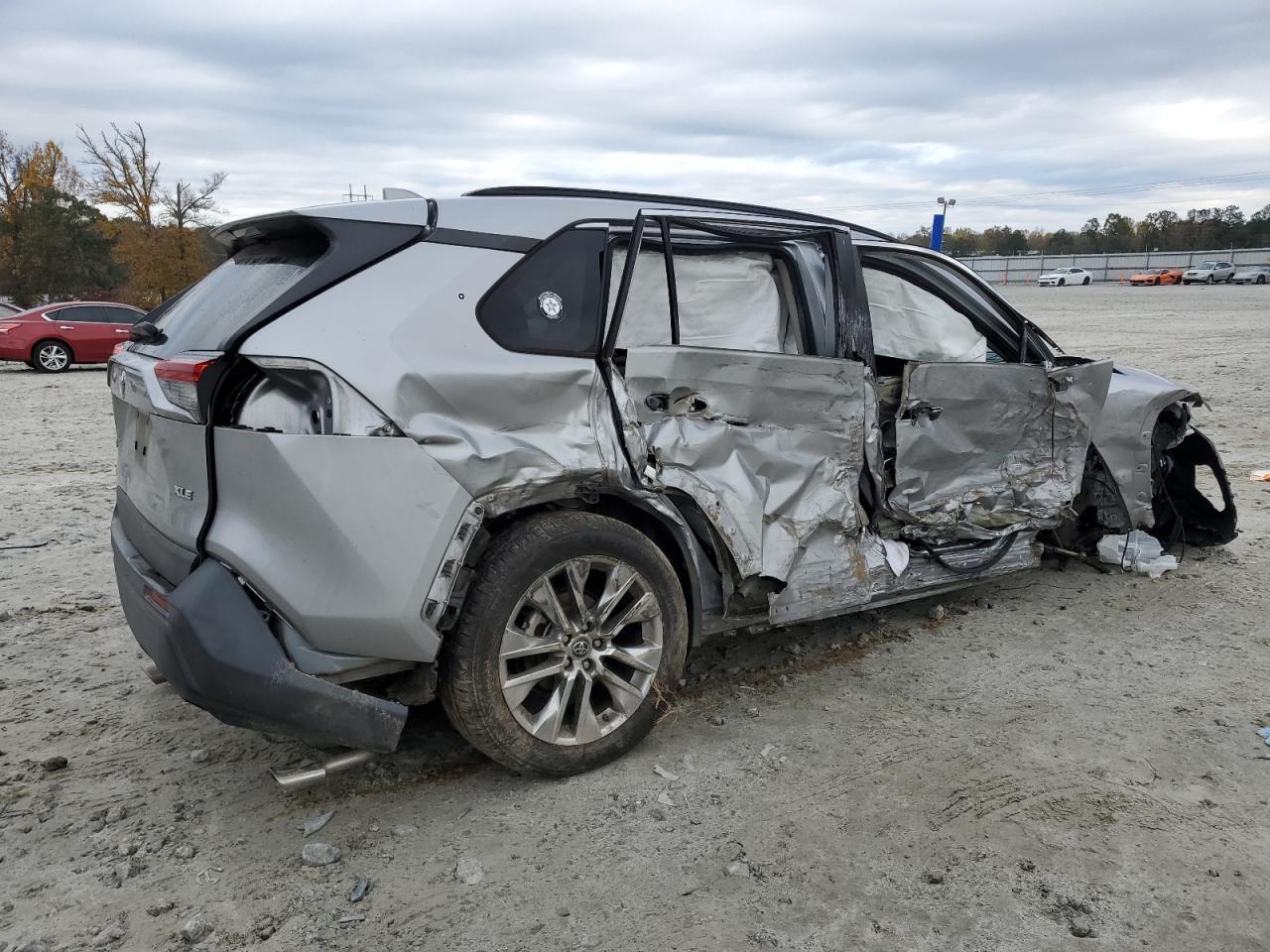 2019 TOYOTA RAV4 XLE P - Image 3