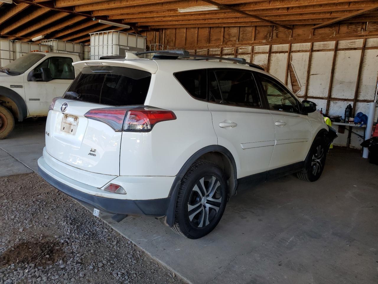 2017 TOYOTA RAV4 LE - Фото 3