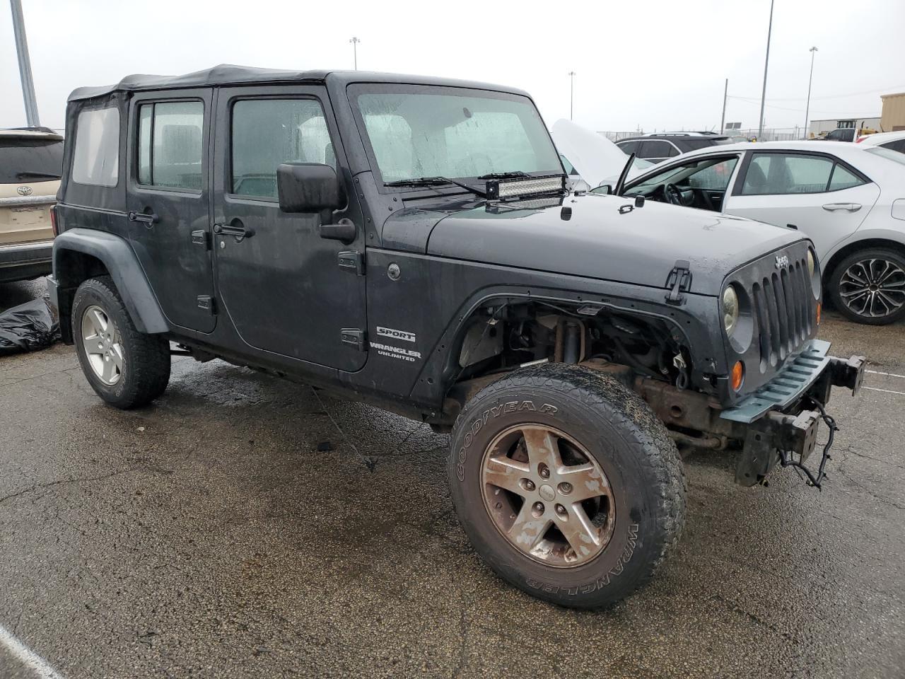 2010 JEEP WRANGLER U - Image 4