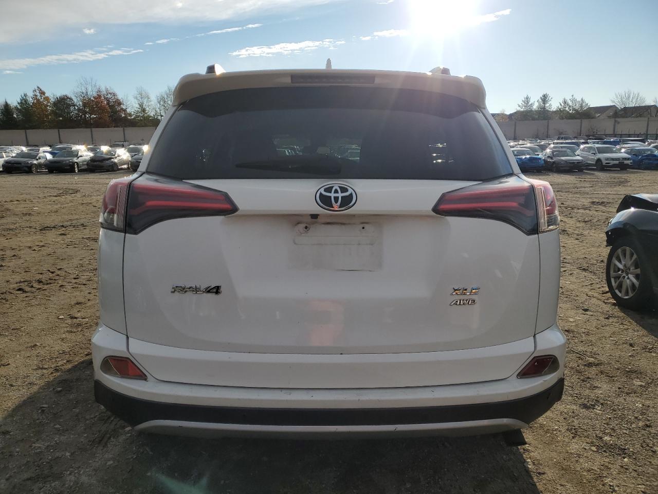 2016 TOYOTA RAV4 XLE - Фото 6