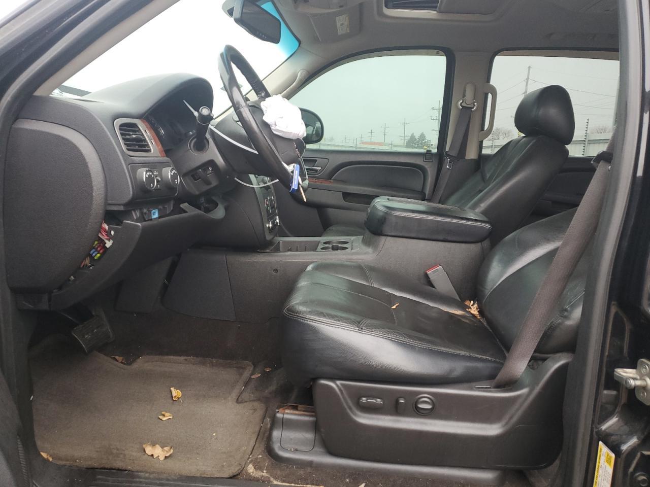 2012 GMC YUKON XL K - Image 7