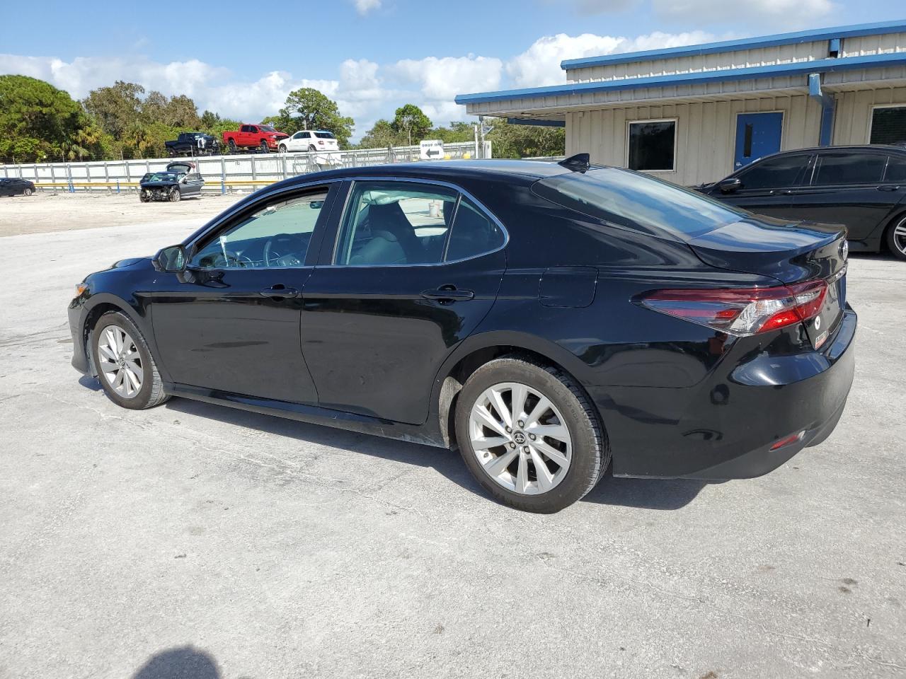2023 TOYOTA CAMRY LE - Фото 2