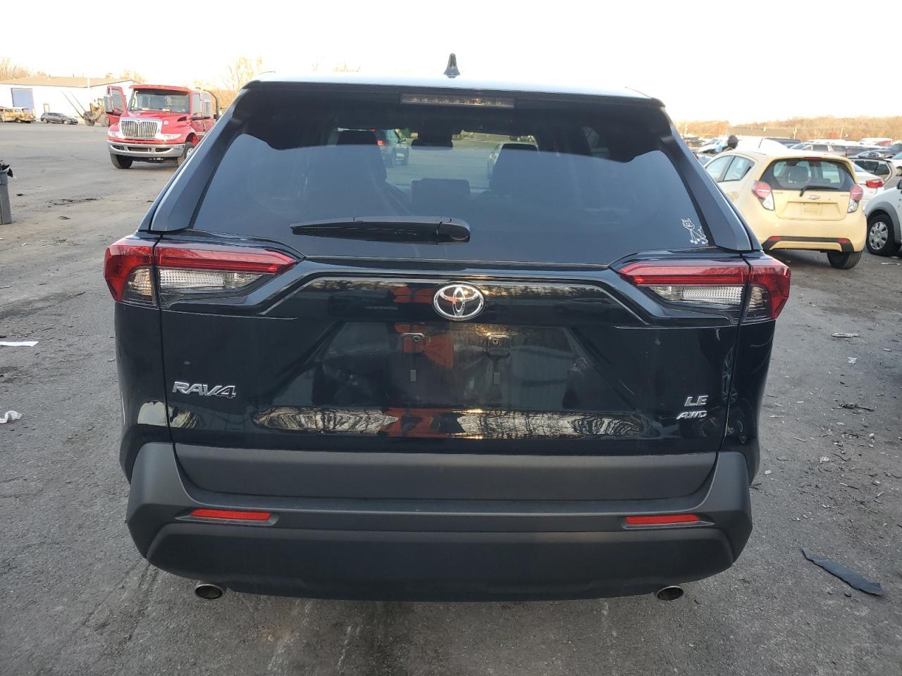 2023 TOYOTA RAV4 LE - Фото 6