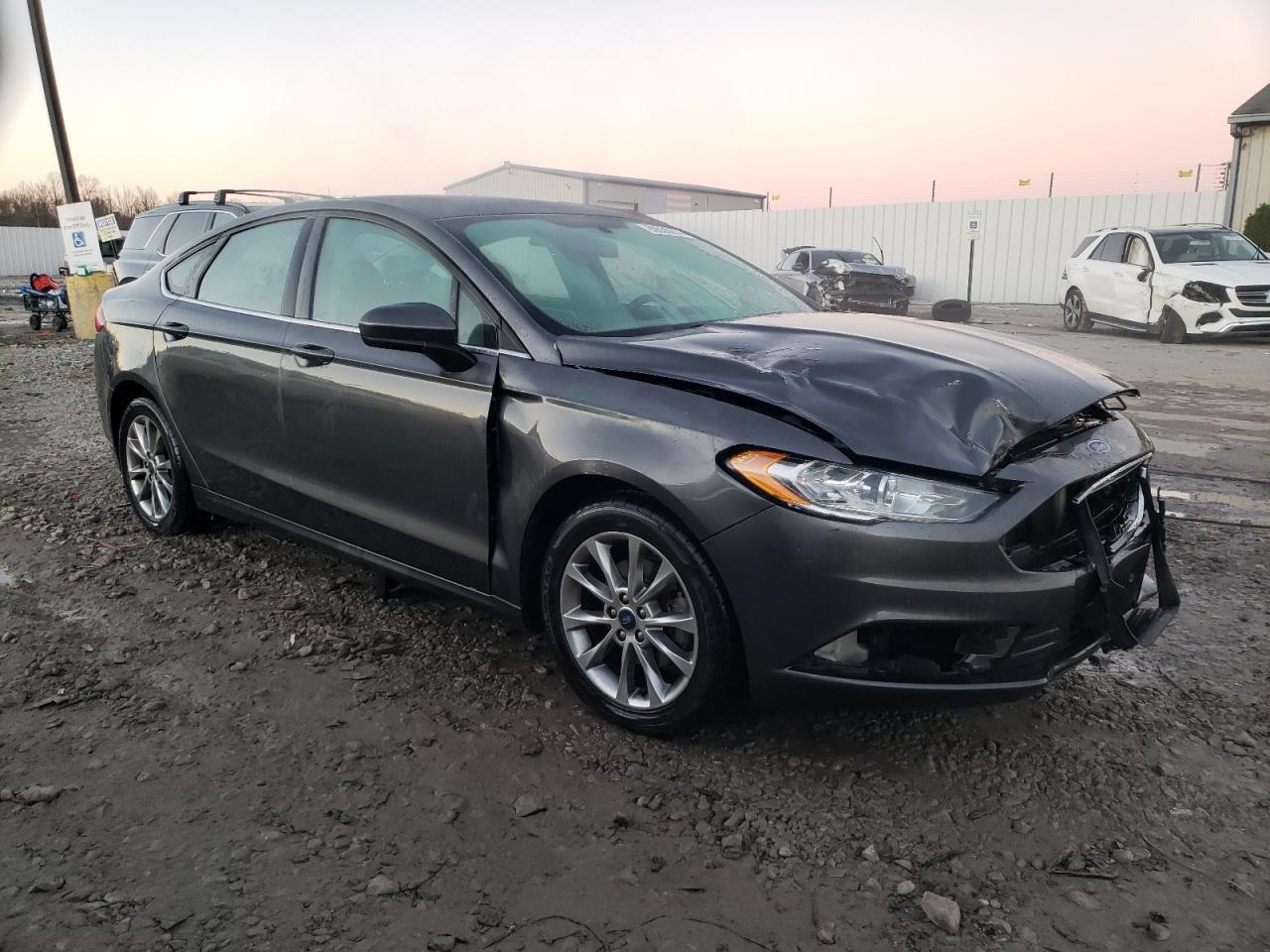 2017 FORD FUSION SE - Image 4