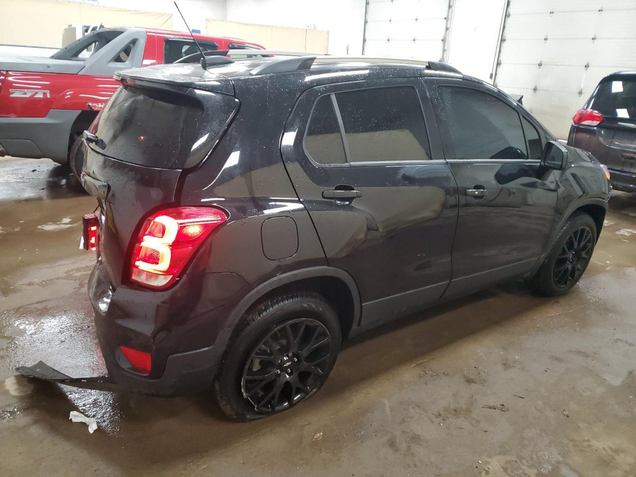 2021 CHEVROLET TRAX 1LT - Image 3