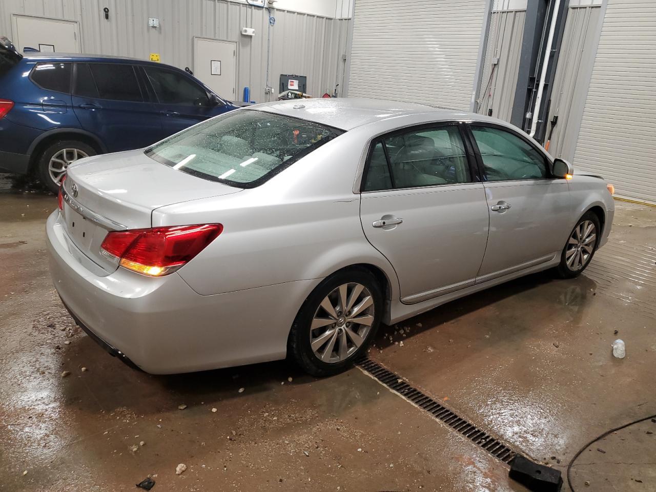 2011 TOYOTA AVALON BAS - Image 3