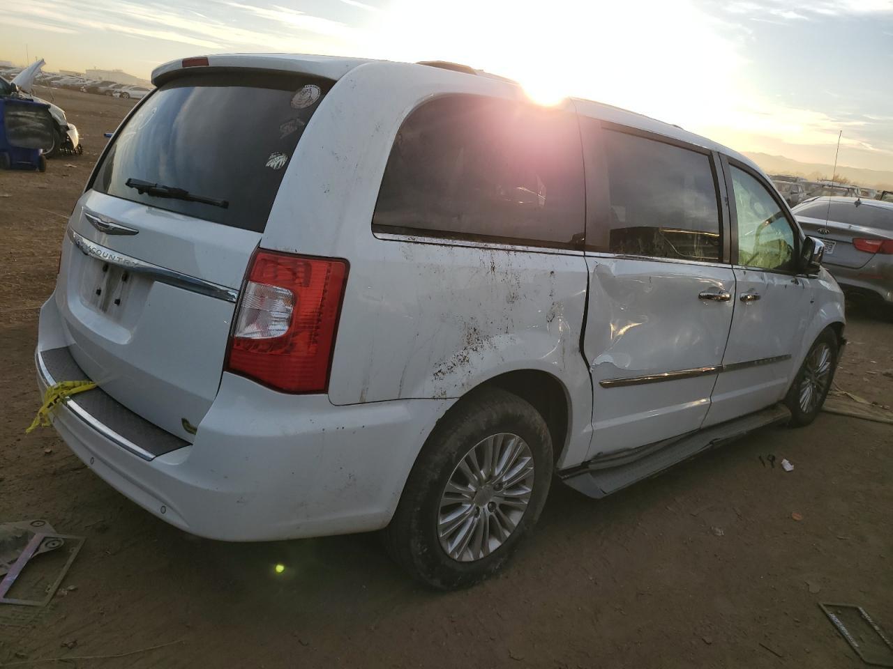 2014 CHRYSLER TOWN & COU - Image 3