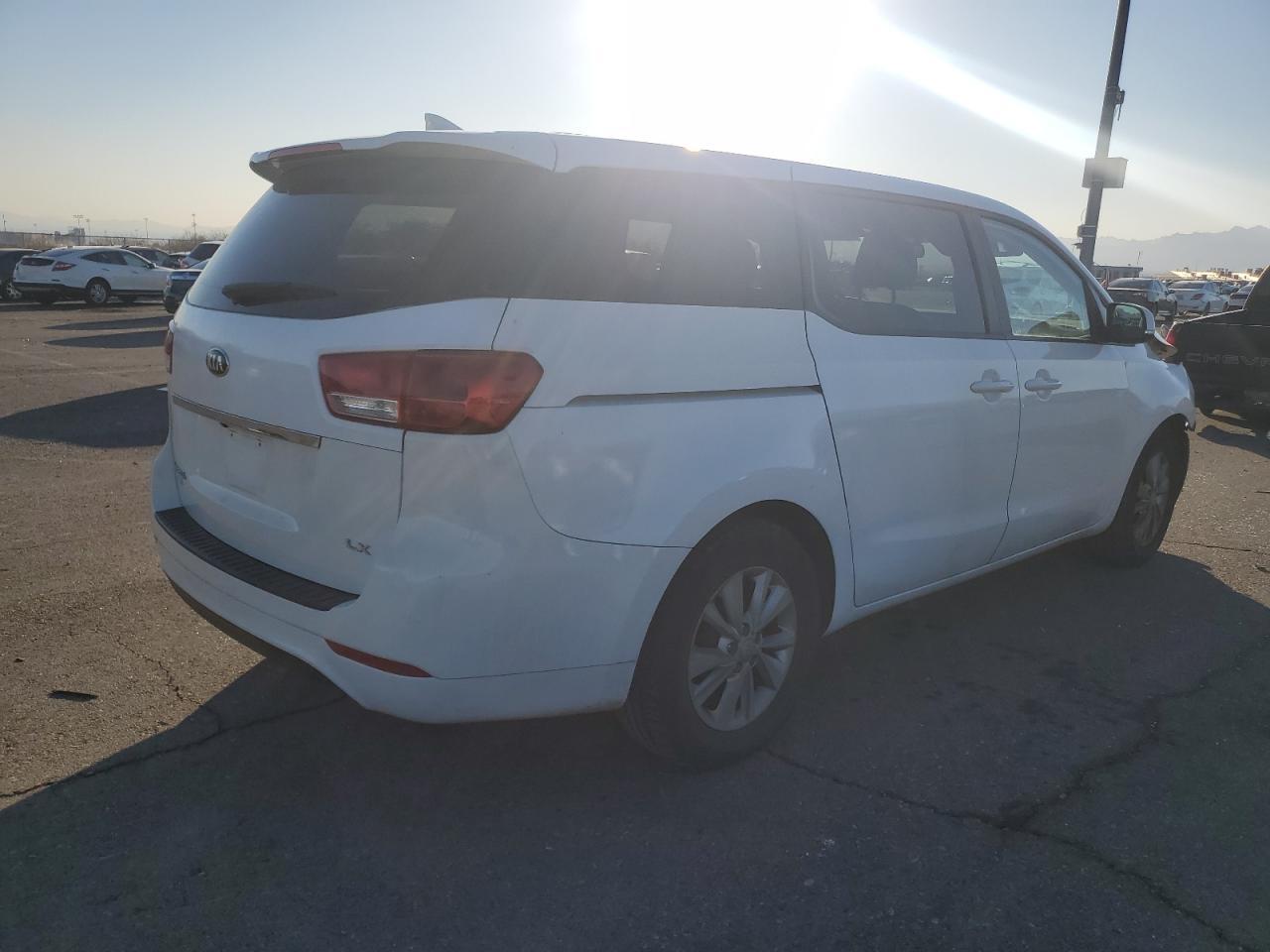 2017 KIA SEDONA LX - Image 3