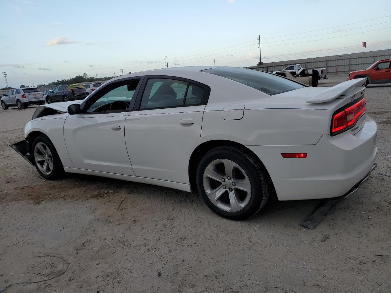 2013 DODGE CHARGER SE - Фото 2