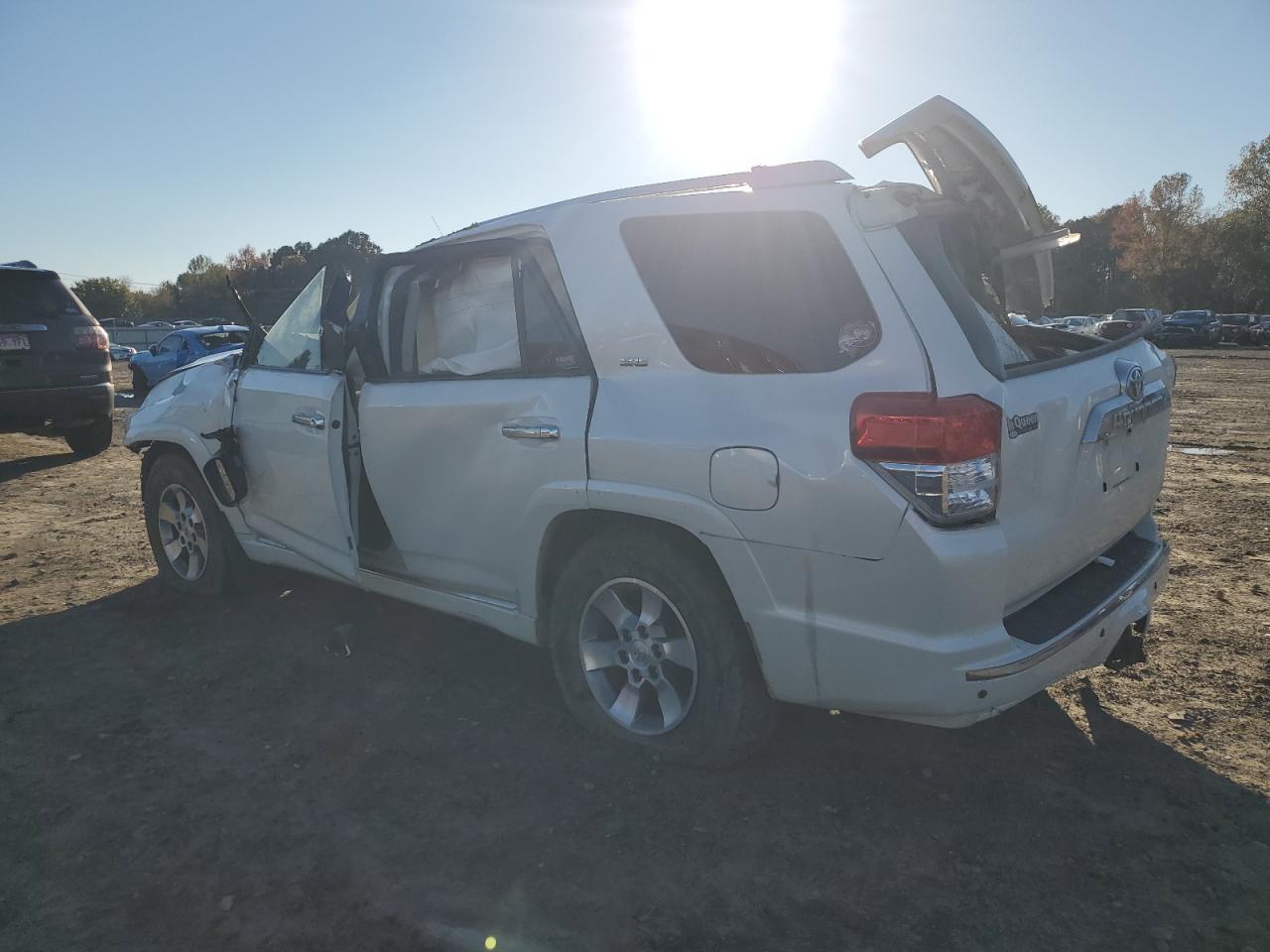 2011 TOYOTA 4RUNNER SR - Image 2