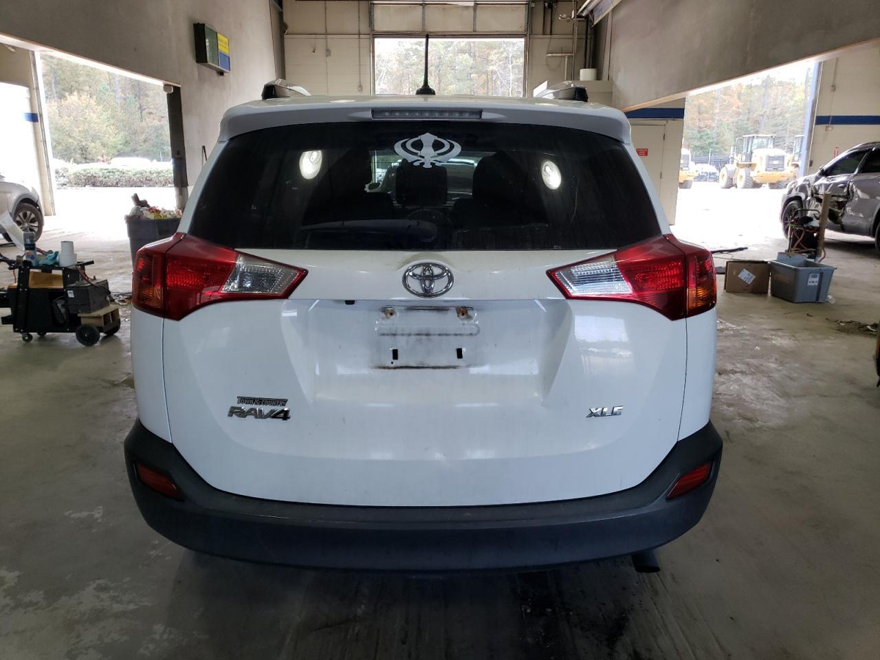 2015 TOYOTA RAV4 XLE - Image 6