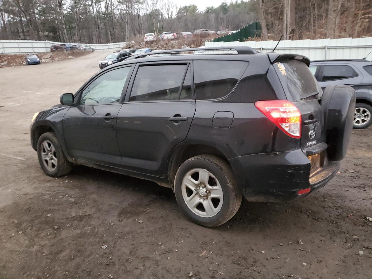 2011 TOYOTA RAV4 - Фото 2