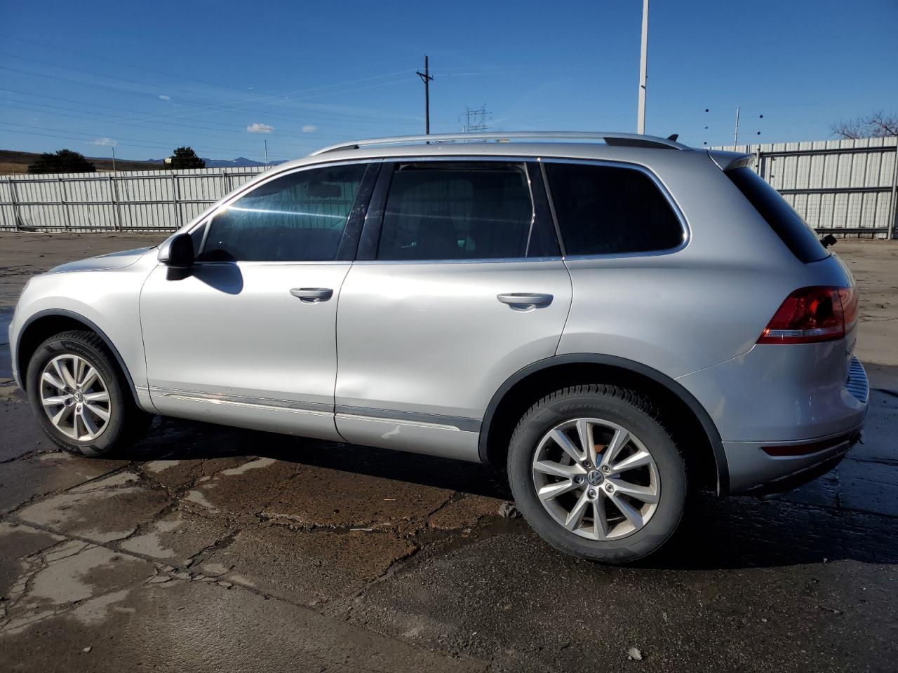2013 VOLKSWAGEN TOUAREG V6 - Image 2