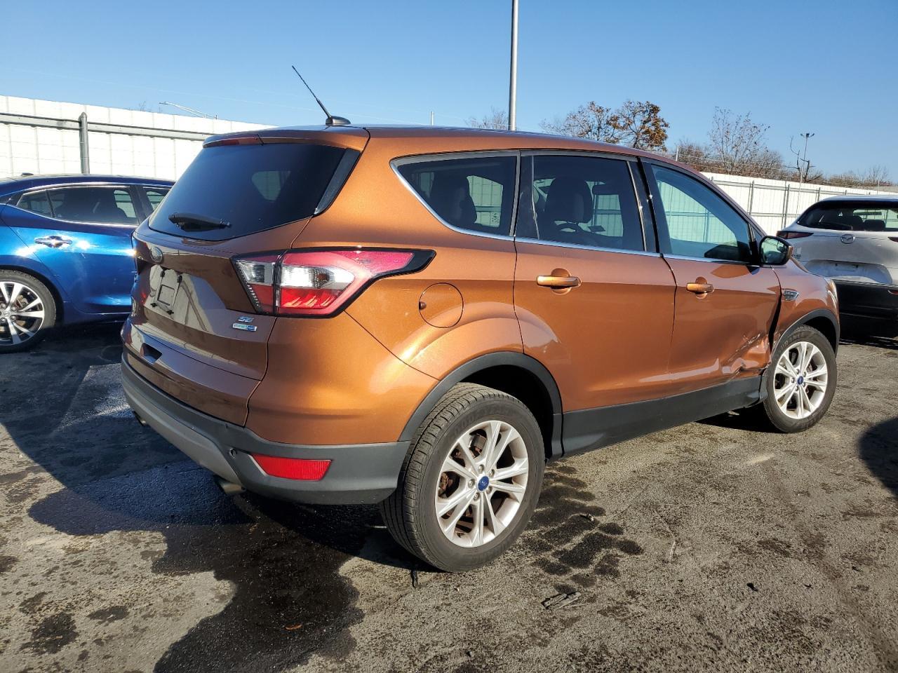 2017 FORD ESCAPE SE - Фото 3