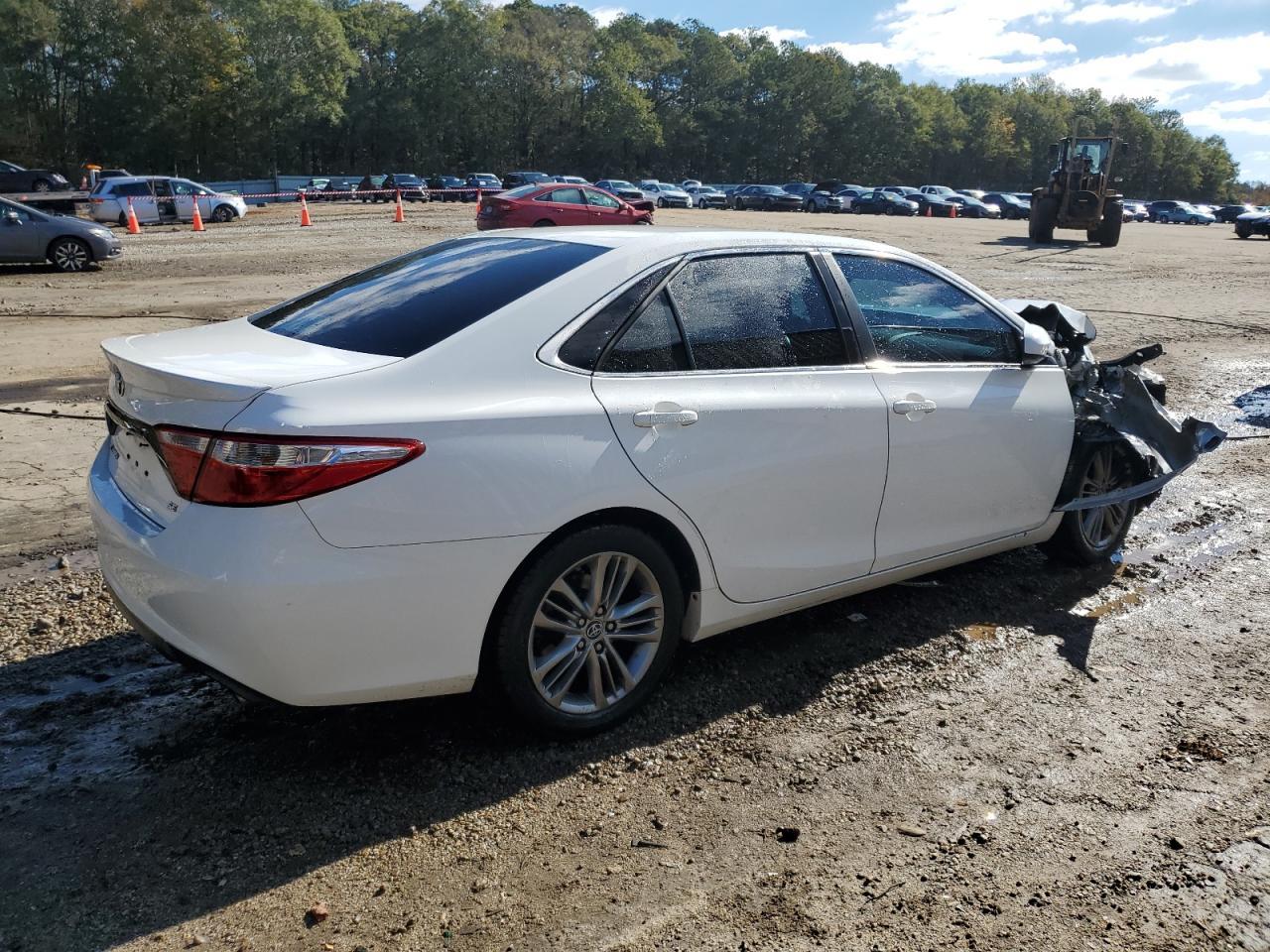 2015 TOYOTA CAMRY LE - Фото 3
