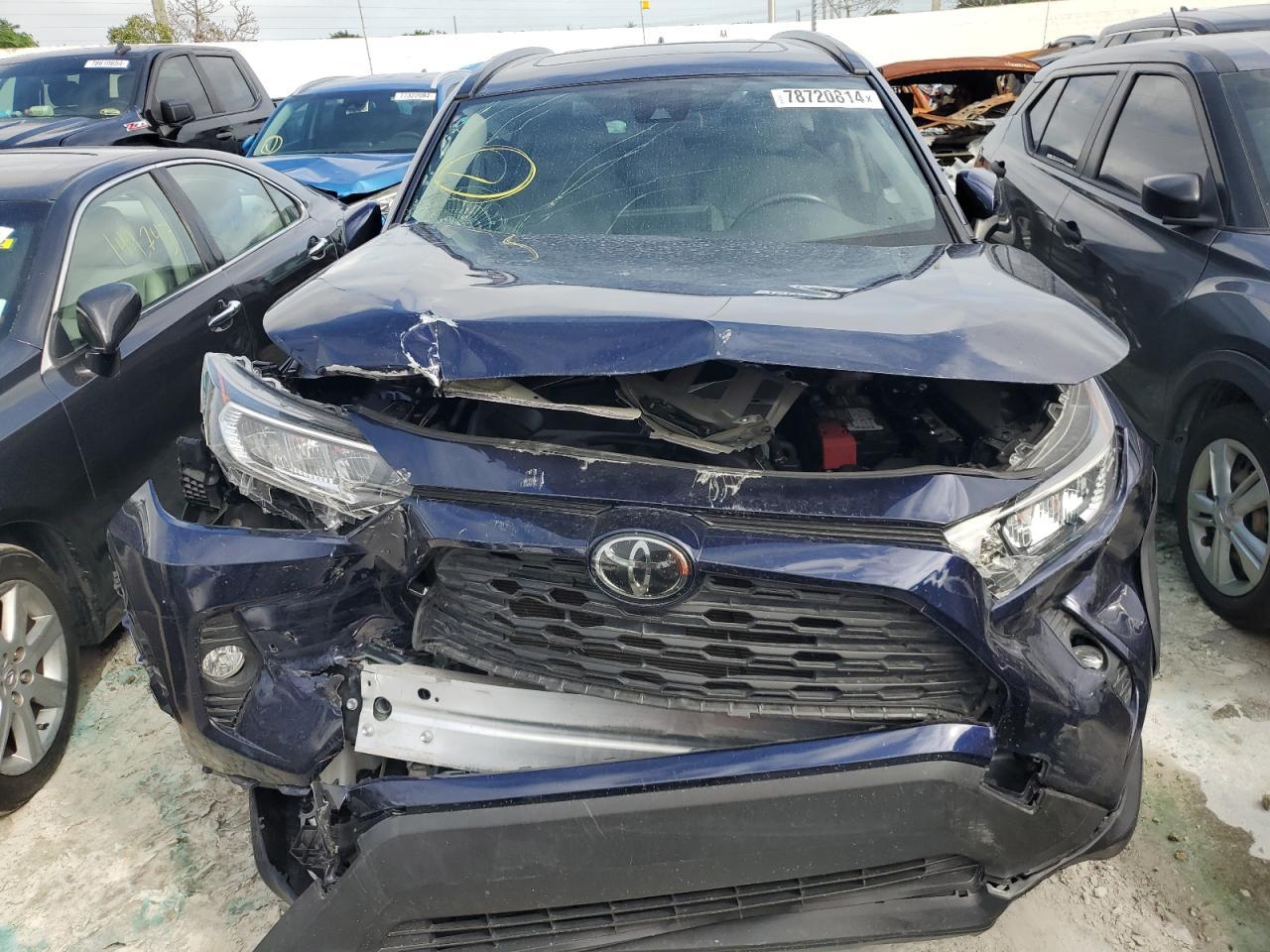 2019 TOYOTA RAV4 XLE P - Фото 5