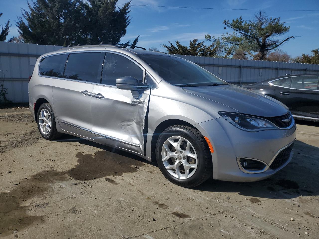 2017 CHRYSLER PACIFICA T - Image 4