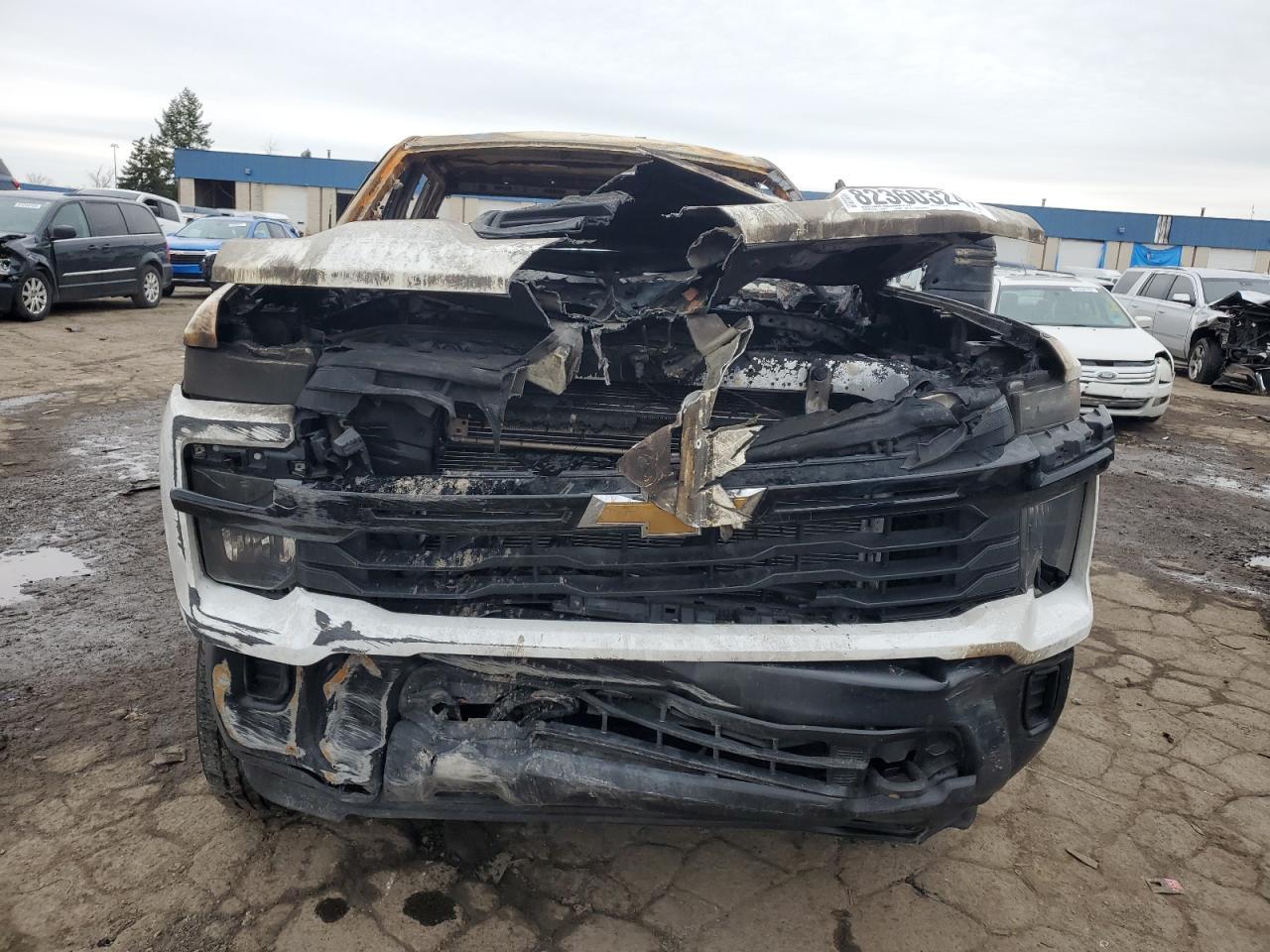 2024 CHEVROLET SILVERADO - Image 5