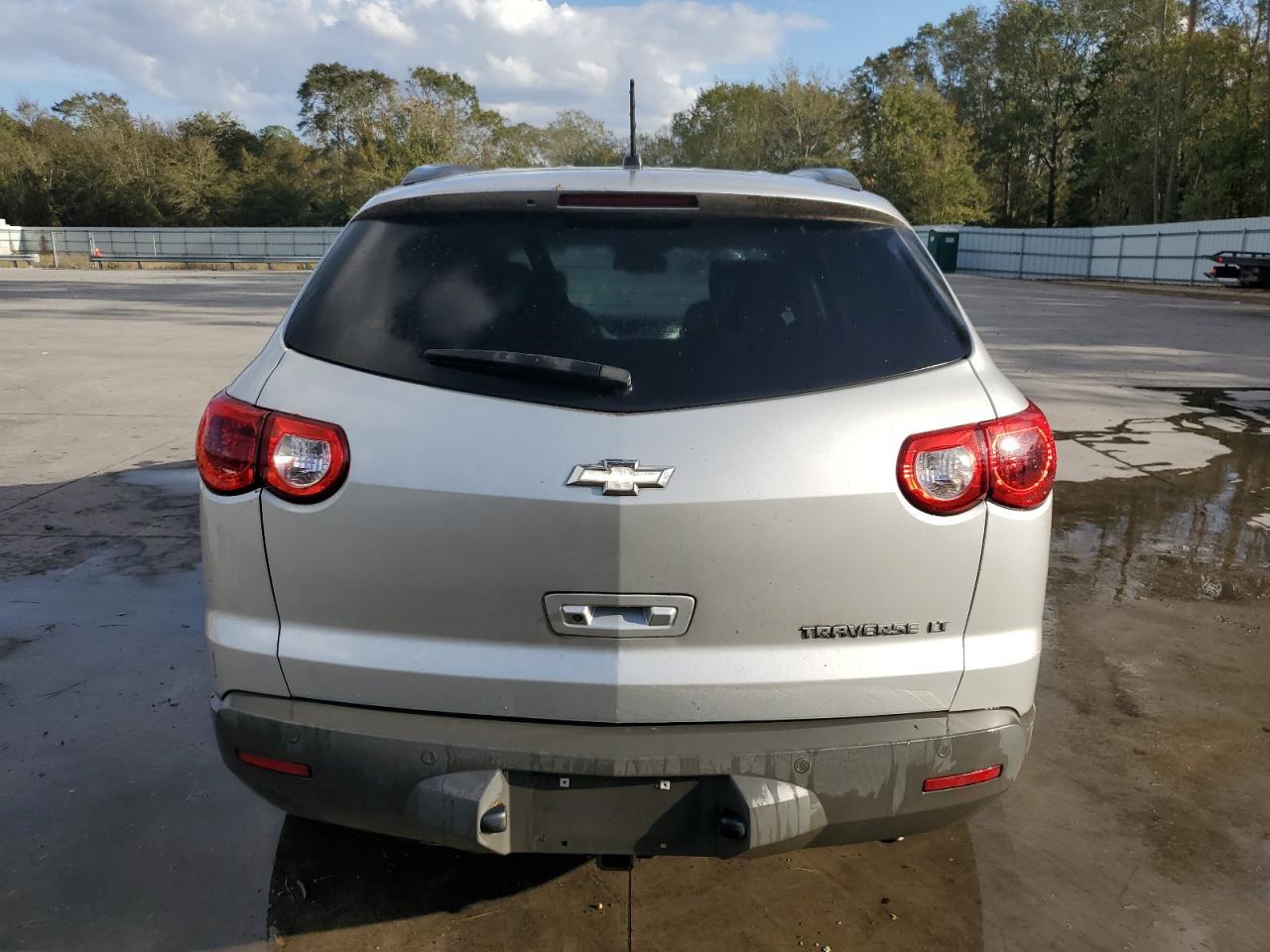2011 CHEVROLET TRAVERSE L - Image 6