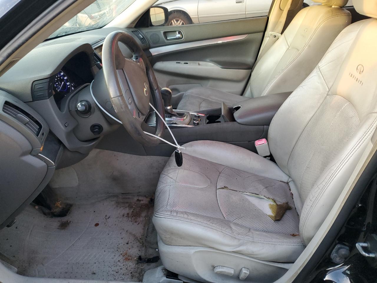 2011 INFINITI G37 - Image 7