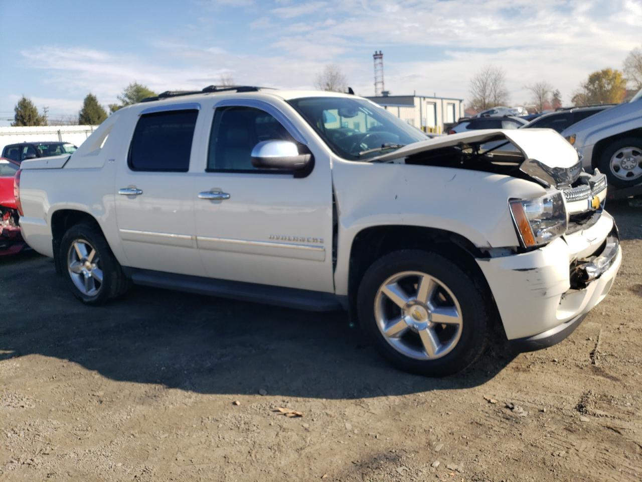 2012 CHEVROLET AVALANCHE - Image 4