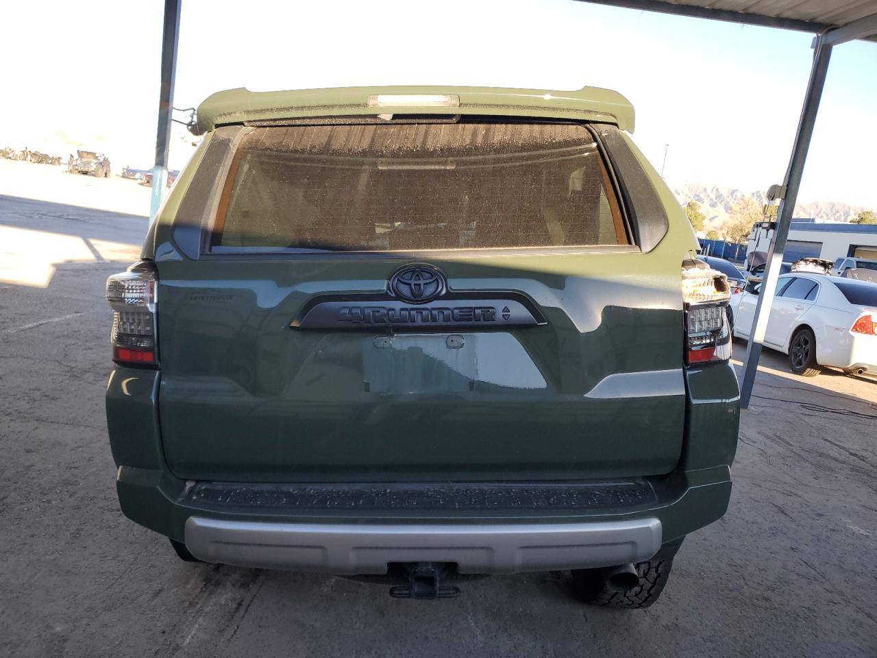 2022 TOYOTA 4RUNNER SR - Фото 6
