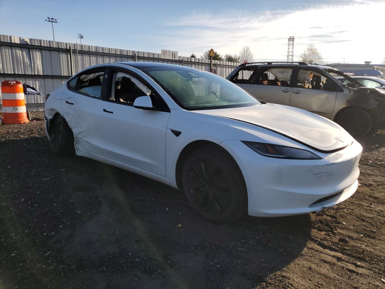 2024 TESLA MODEL 3 - Фото 4