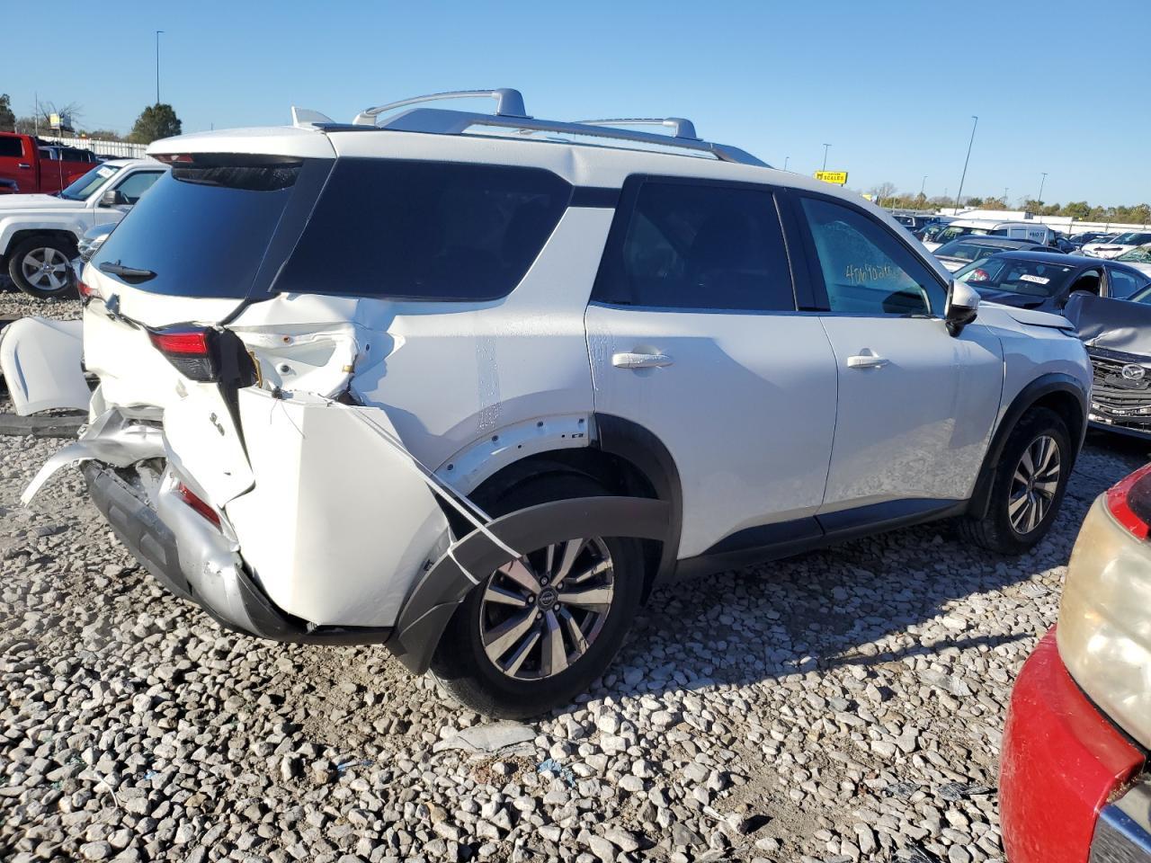 2023 NISSAN PATHFINDER - Image 3
