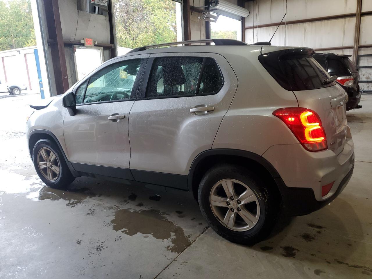 2021 CHEVROLET TRAX 1LT - Фото 2