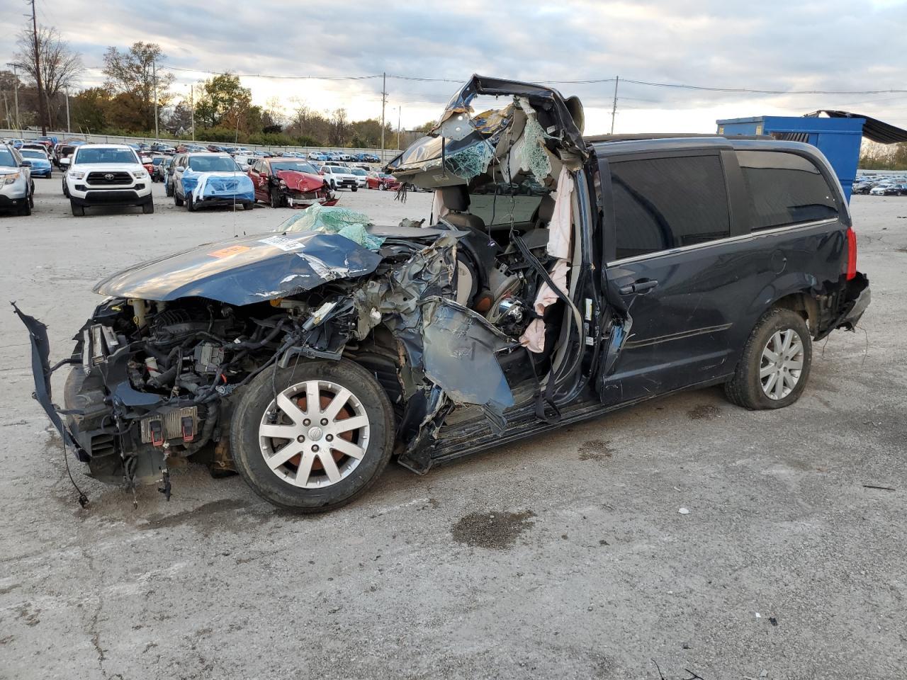 2014 CHRYSLER TOWN & COU