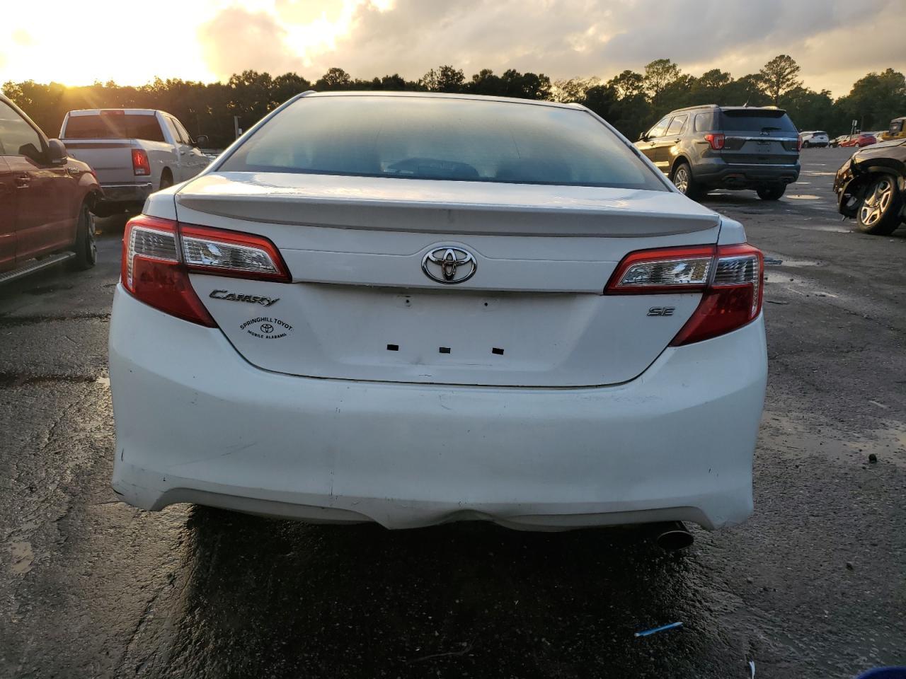2014 TOYOTA CAMRY L - Image 6