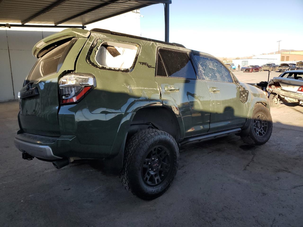 2022 TOYOTA 4RUNNER SR - Фото 3