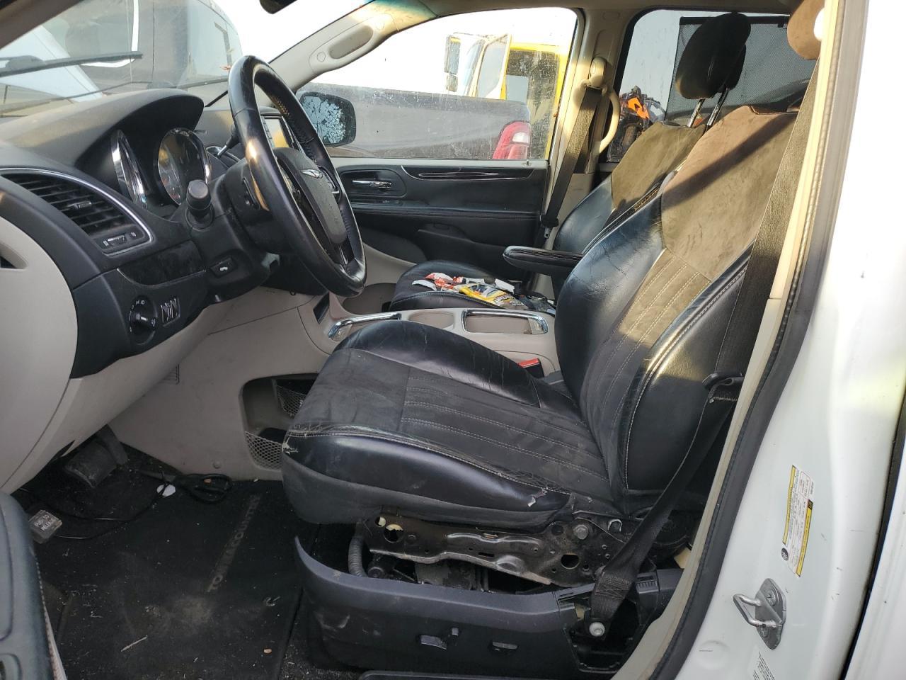 2014 CHRYSLER TOWN & COU - Image 7