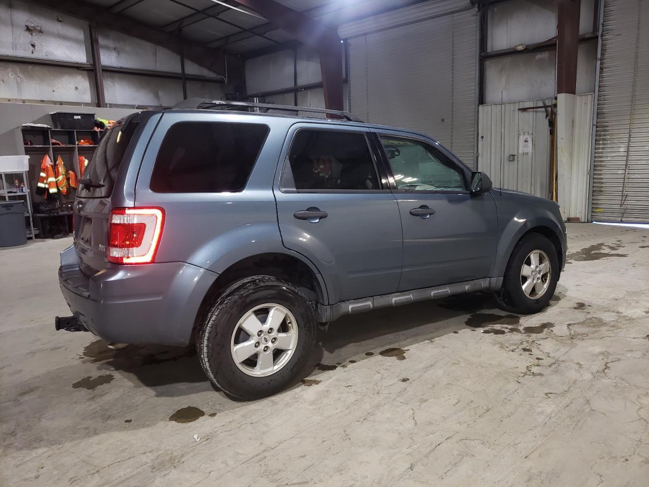 2010 FORD ESCAPE XLT - Image 3