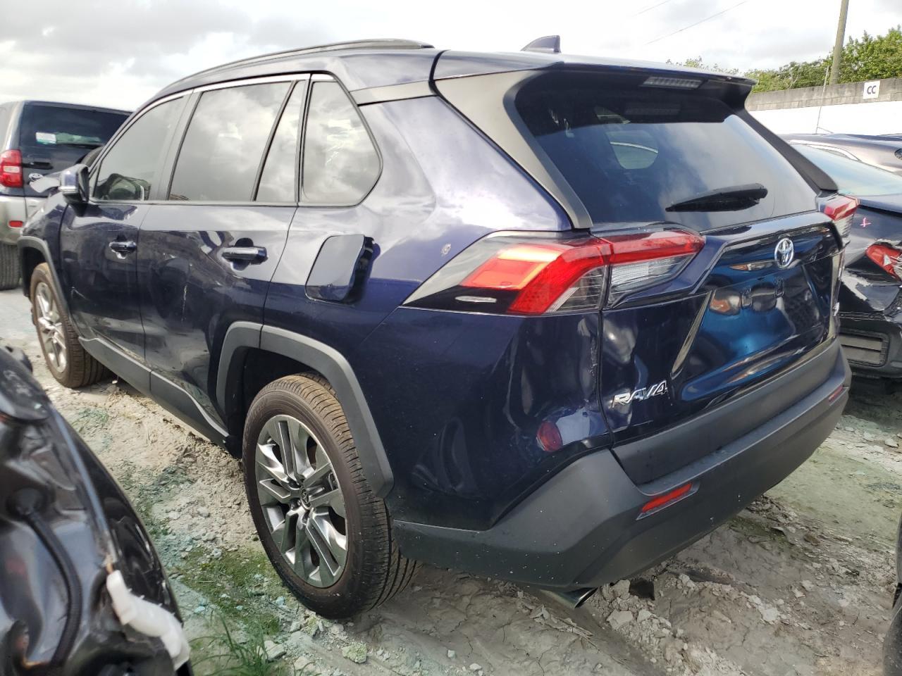 2019 TOYOTA RAV4 XLE P - Фото 2