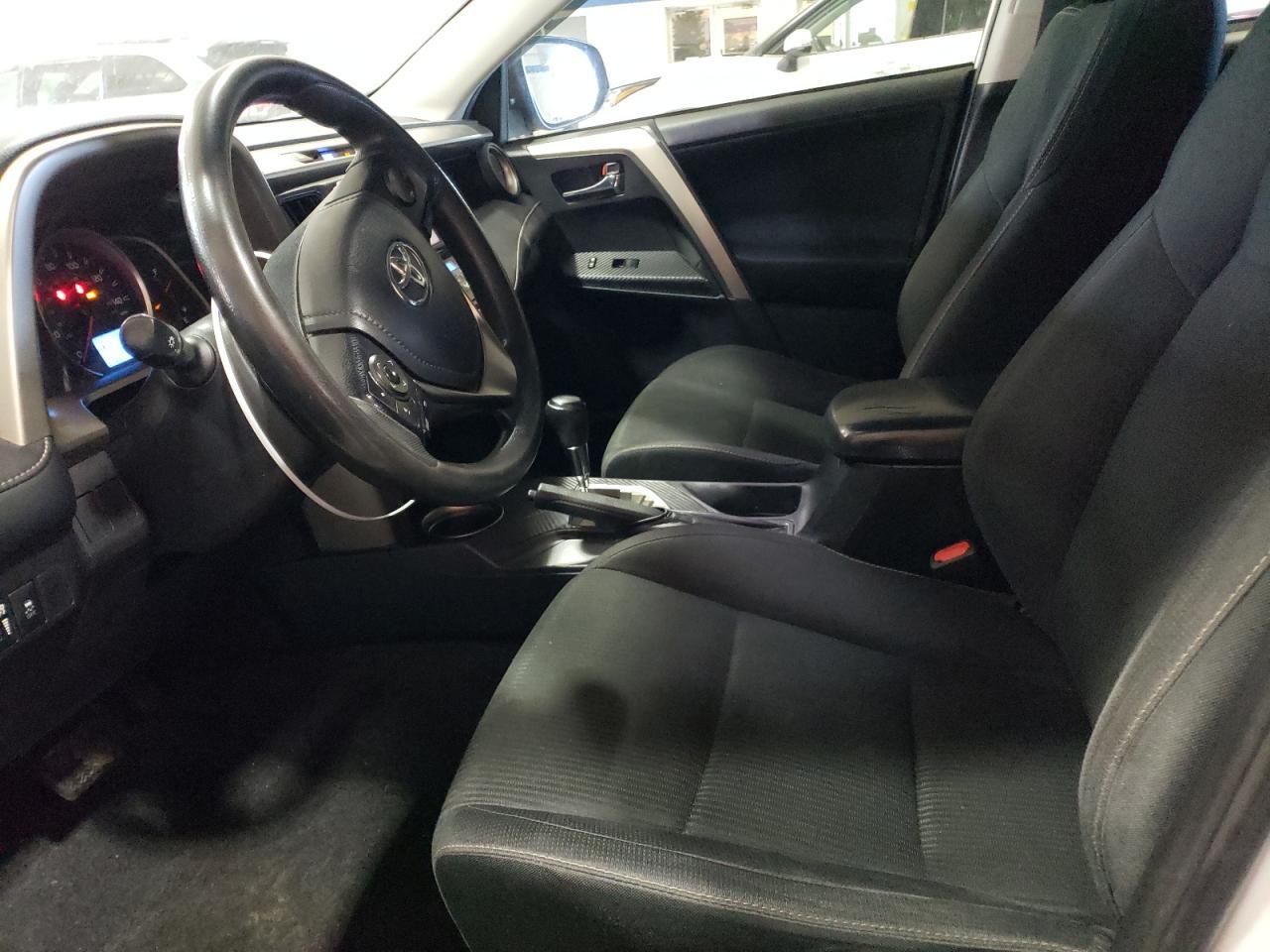 2015 TOYOTA RAV4 XLE - Image 7