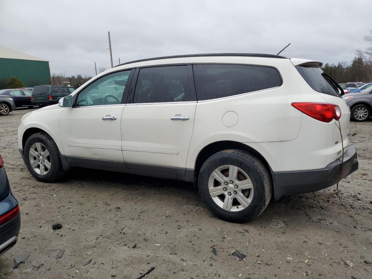 2011 CHEVROLET TRAVERSE L - Фото 2