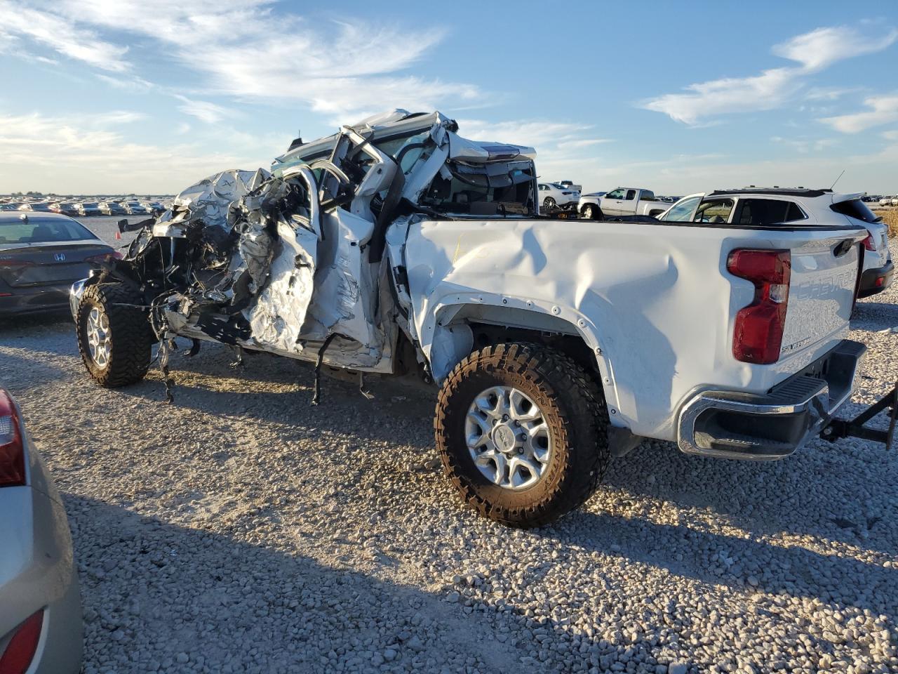 2024 CHEVROLET SILVERADO - Image 2